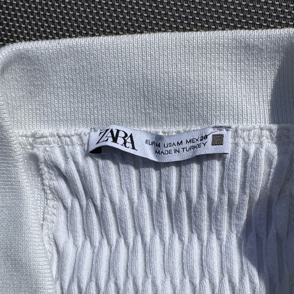 🌺 Zara White Textured Racerback Tank 🌺 - Picture 2 of 5